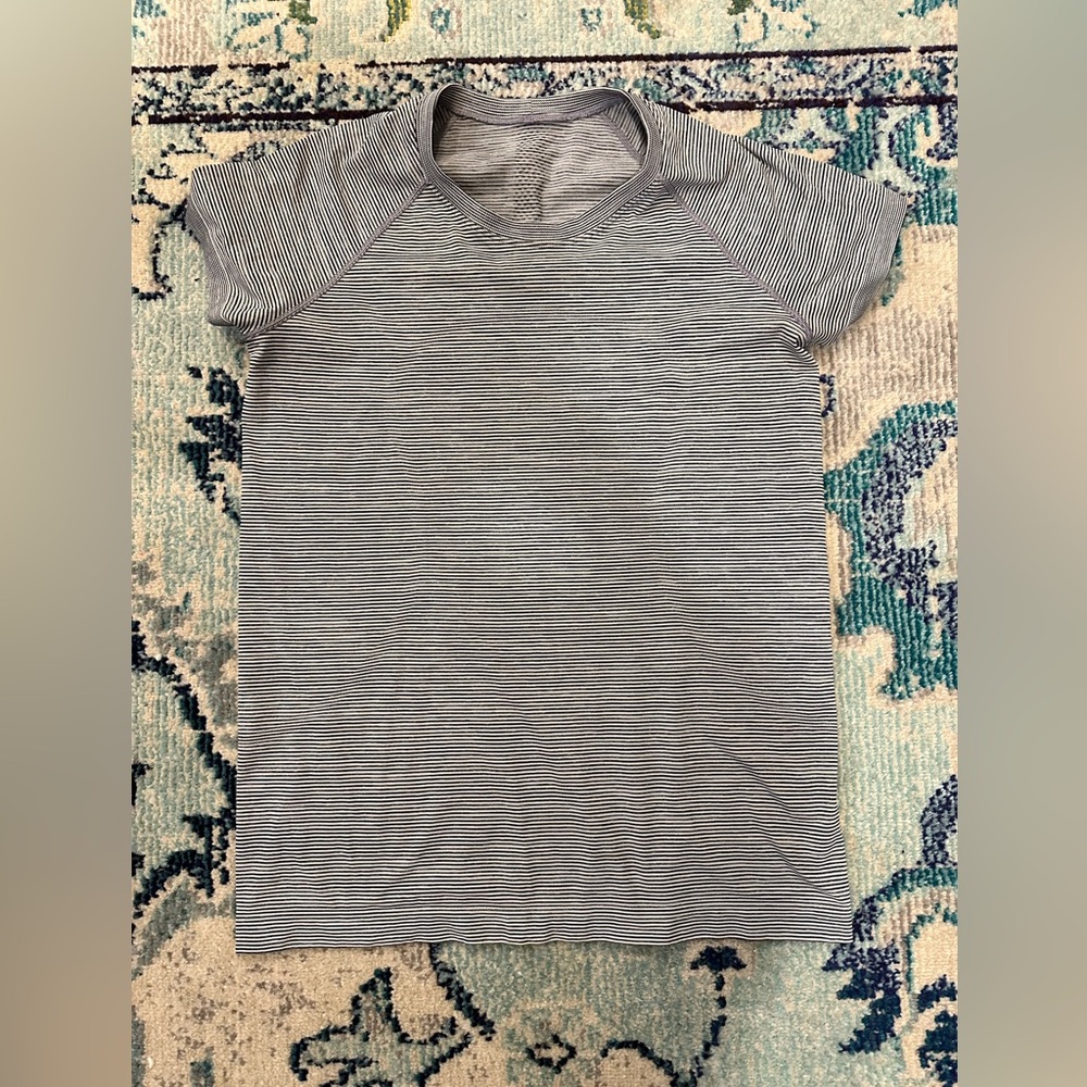 Black and white striped Lululemon swiftly tech